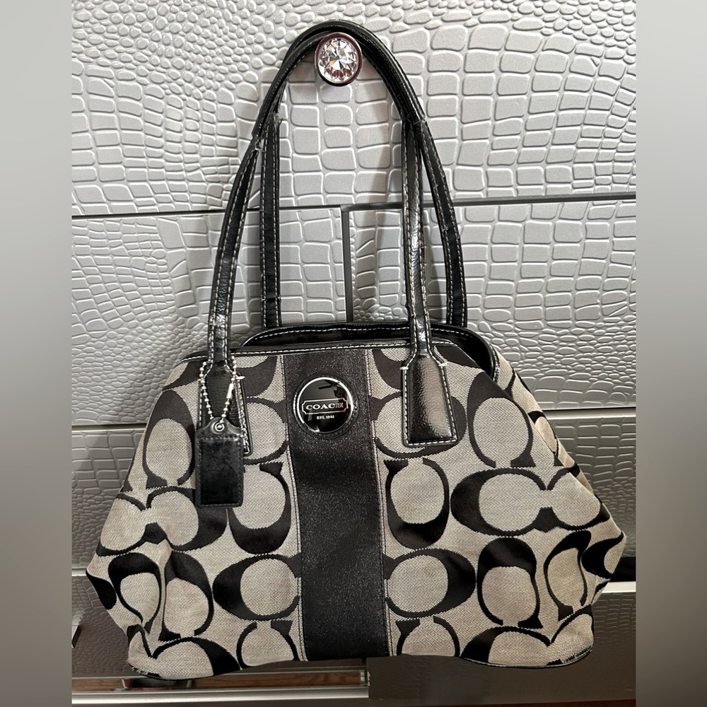 Coach Signature Tote F1173-F17424 black jacquard exterior with silver hardware